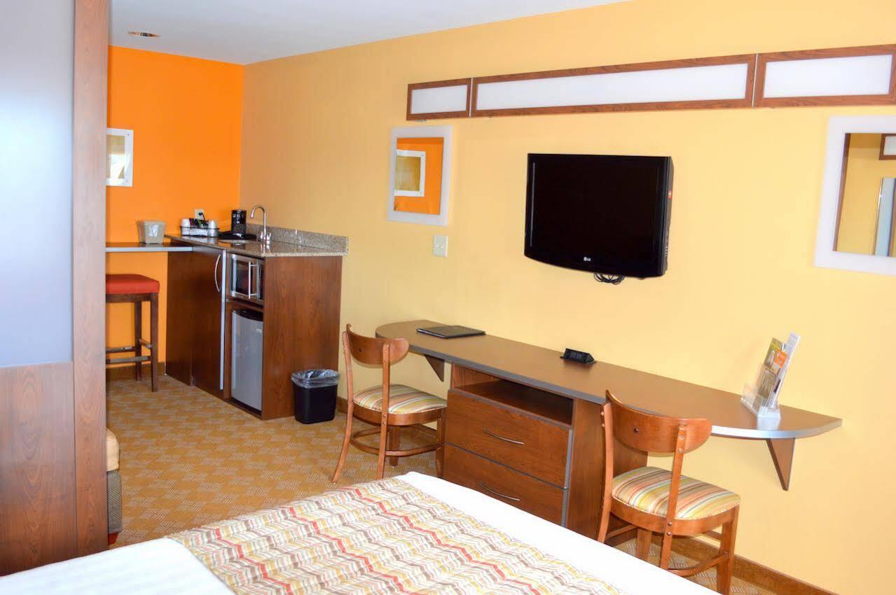 Microtel Inn And Suites By Wyndham Роулинс Экстерьер фото