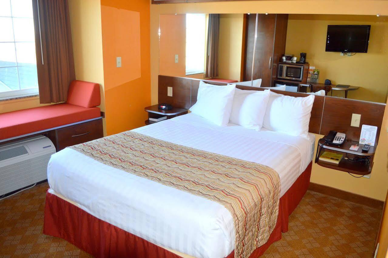 Microtel Inn And Suites By Wyndham Роулинс Экстерьер фото