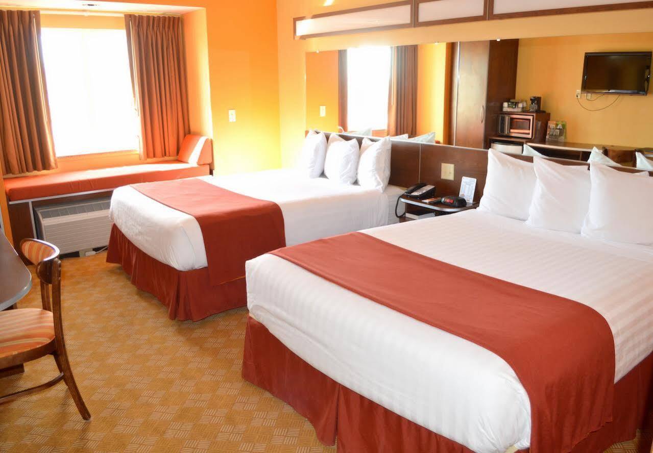 Microtel Inn And Suites By Wyndham Роулинс Экстерьер фото